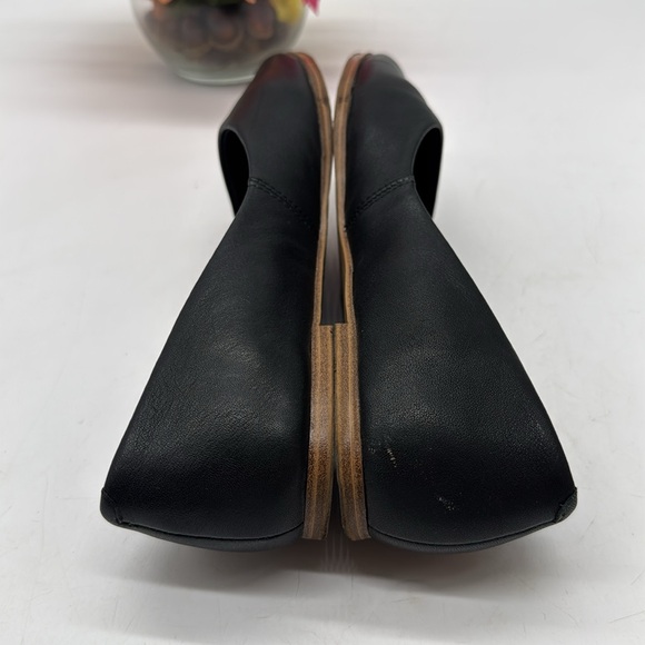 Zodiac Black Leather Pointy Flats BFL8949D - Picture 4 of 7